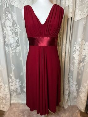 Jones Wear Burgundy V-Neck Sleeveless Satin-Waist Midi Dress